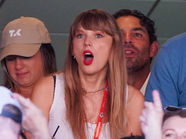 Taylor Swift am 24. September beim Footballspiel Chicago Bears gegen Kansas City Chiefs.