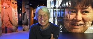 Andreas Dresen in der Ausstellung „Voll das Leben!“ im Filmmuseum Potsdam.