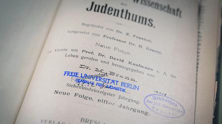 Wem hat das Buch einst gehört? Mit dieser Frage beginnt die Ermittlungsarbeit.