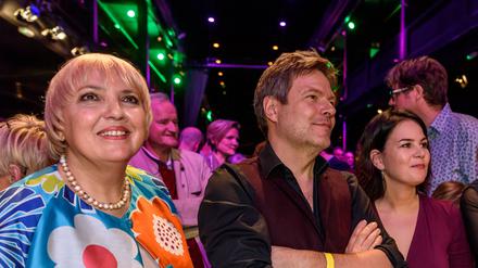 Claudia Roth, Robert Habeck, Annalena Baerbock bei einer Party der Grünen. 