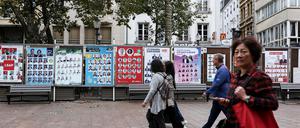 Wahlplakate in Luxemburg. In der luxemburgischen Politik herrscht ein höflicher Umgangston.
