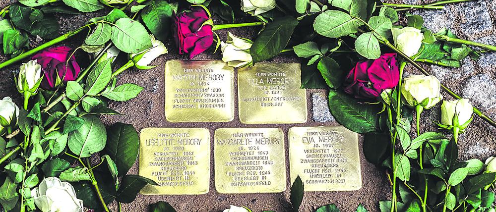 Sogenannte Stolpersteine erinnern an NS-Opfer.