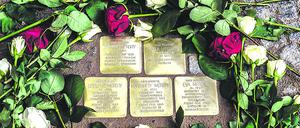 Sogenannte Stolpersteine erinnern an NS-Opfer.