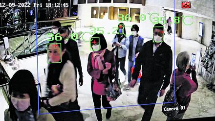 Mit der Gesichtserkennung im öffentlichen Raum fänden sich viele Chinesen ab, sagt Sinologin Genia Kostka.