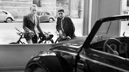 Da war noch alles gut. Der neue VW Cabrio steht 1949 im Schaufenster.