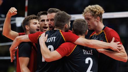 Das deutsche Team präsentiert sich bei der Olympiaqualifikation als eingeschworene Gemeinschaft.