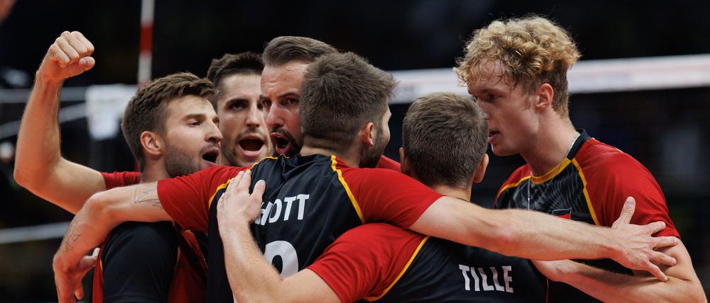 Das deutsche Team präsentiert sich bei der Olympiaqualifikation als eingeschworene Gemeinschaft.