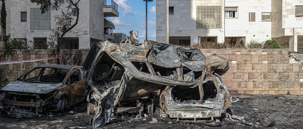 Ein Blick auf die Schäden eines Raketenangriffs aus Gaza. 