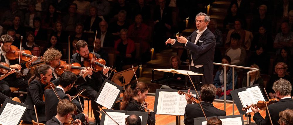 Fabio Luisi dirigiert die Berliner Philharmoniker.