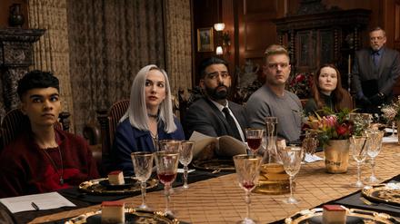The Fall of the House of Usher. (L to R) Sauriyan Sapkota as Prospero Usher, Kate Siegel as Camille L'Espanaye, Rahul Kohli as Napoleon Usher, Matt Biedel as Bill-T Wilson, Samantha Sloyan as Tamerlane Usher, Mark Hamill as Arthur Pym in episode 101 of The Fall of the House of Usher. Cr. Eike Schroter/Netflix © 2023