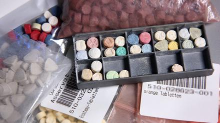 Ecstasy Tabletten, wie sie im Kriminaltechnischen Institut der Polizei analysiert werden. 