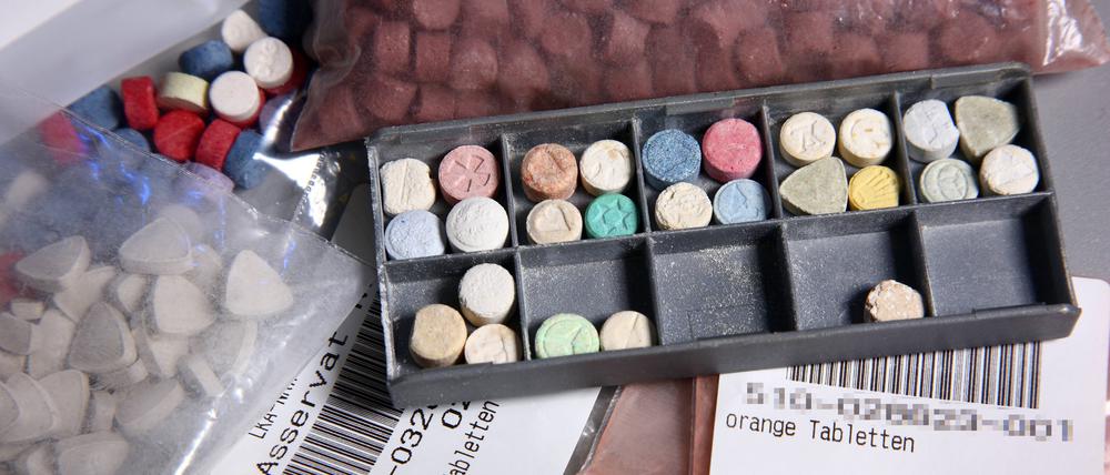 Ecstasy Tabletten, wie sie im Kriminaltechnischen Institut der Polizei analysiert werden.
