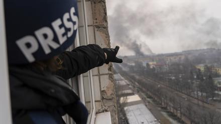 Mariupol, 9. März 2022. Das russische Militär bombardiert eine Entbindungsklinik.