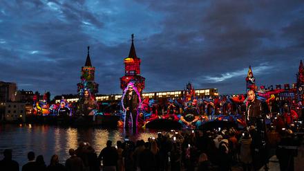 Passend zum Start des Festival of Lights hatte das Team eine Lichtshow auf die roten Backsteine der Oberbaumbrücke projiziert.