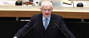  Hugh Bronson AfD im Abgeornetenhaus in Berlin am 1. Dezember 2022. Plenarsitzung im Abgeornetenhaus von Berlin *** Hugh Bronson AfD in the Abgeornetenhaus in Berlin on 1 December 2022 plenary session in the Abgeornetenhaus of Berlin