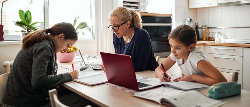 Homeoffice und Homeschooling fallen in der Pandemie oft zusammen.