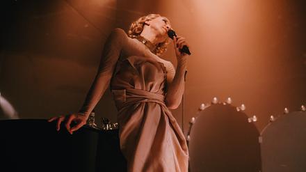 Am Flügel der großen Gefühle. Marlene Dietrich, gespielt von Sven Ratzke.
