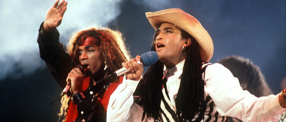 Das Pop-Duo „Milli Vanilli“mit Rob Pilatus (r) und Fabricio Morvan bei einem Auftritt in der Musiksendung „Peter’s Popshow“ in Dortmund (Archivfoto vom 17.11.1989).
