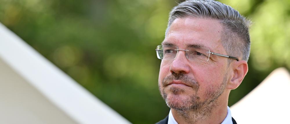Potsdam, 26.09.2023 / Lokales / Mike Schubert, Festakt zur Wiedereröffnung des Einsteinturms auf dem Telegrafenberg, Observatorium im „Wissenschaftspark Albert Einstein“, Foto: Ottmar Winter PNN ACHTUNG: Foto ist ausschließlich für redaktionelle Berichterstattung der PNN und des TGSP! Eine kommerzielle Nutzung, z.B. Werbung, ist ausgeschlossen. Die Weitergabe an nicht autorisierte Dritte, insbesondere eine weitergehende Vermarktung über Bilddatenbanken, ist unzulässig.