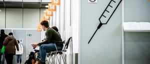 So war das noch vor zwei Jahren: Warten auf die Corona-Impfung in einem Berliner Impfzentrum