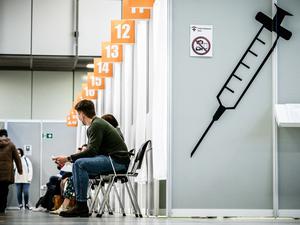 So war das noch vor zwei Jahren: Warten auf die Corona-Impfung in einem Berliner Impfzentrum