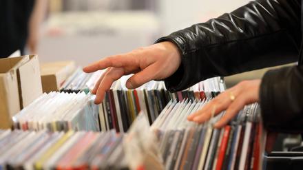 Vinyl lebt, sagt Claudia Roth