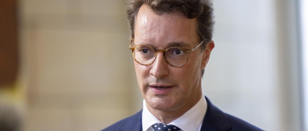 Hendrik Wüst (CDU), Ministerpräsident des Landes Nordrhein-Westfalen, im Landtag. (Archivbild)