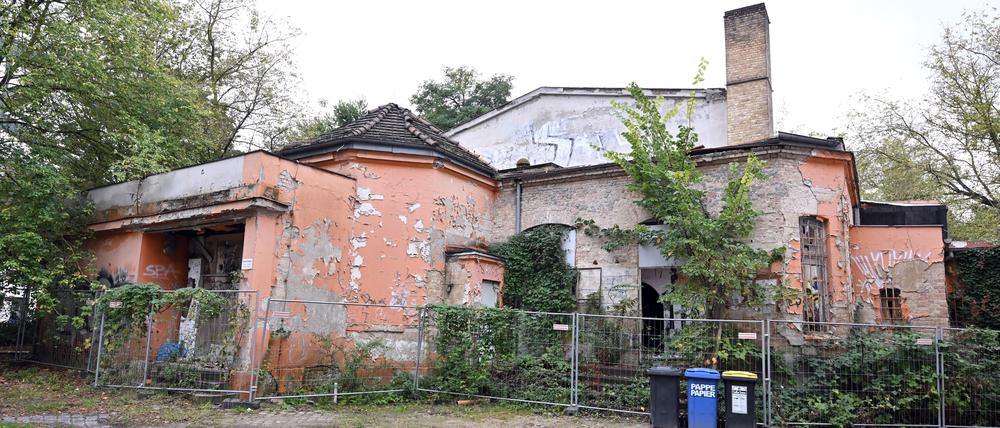 Das Potsdamer Kino Charlott wurde 1998 geschlossen. Seither verfällt das historische Gebäude in der Zeppelinstraße.