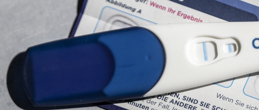 Vergleichsweise weniger Teenager bekamen in den vergangenen Jahrzehnten ein Kind. 