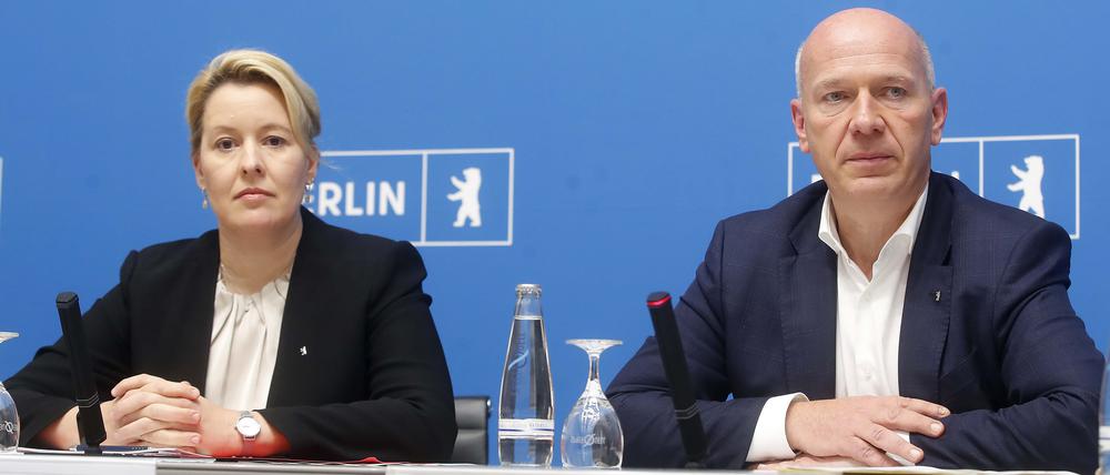 Franziska Giffey, Wirtschaftssenatorin, Kai Wegner, Regierender Bürgermeister,
in der Pressekonferenz nach der Sitzung des Berliner Senat, PK im Roten Rathaus in Berlin, Senatspressekonferenz, Copyright: DAVIDS, 10.10.2023