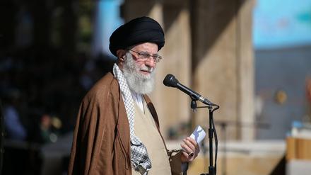 Irans Revolutionsführer Ali Chamenei (Bild) wurde nach der Tötung von Hisbollah-Chef Nasrallah in Sicherheit gebracht.
