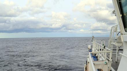Offshore-Schiff Turva des finnischen Grenzschutzes auf Patrouille auf See in der Nähe der Stelle, an der die beschädigte Balticconnector-Gaspipeline im Finnischen Meerbusen geortet wurde. 