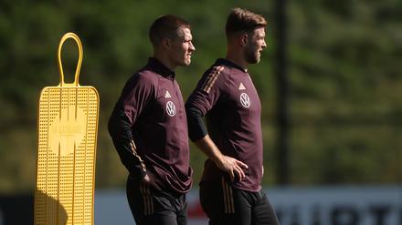 Stürmer unter sich. Kevin Behrens (l.) ist ein ähnlicher Spielertyp wie Niclas Füllkrug, der auch erst im fortgeschrittenen Alter in die DFB-Elf berufen worden ist.