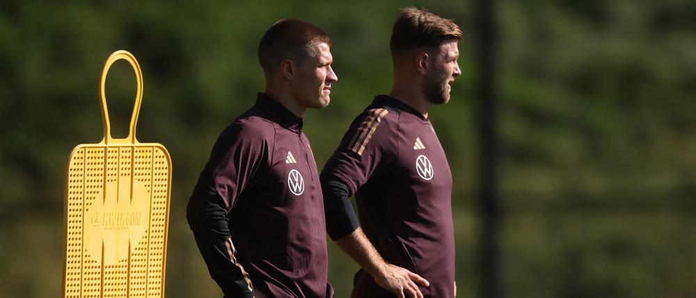 Stürmer unter sich. Kevin Behrens (l.) ist ein ähnlicher Spielertyp wie Niclas Füllkrug, der auch erst im fortgeschrittenen Alter in die DFB-Elf berufen worden ist.