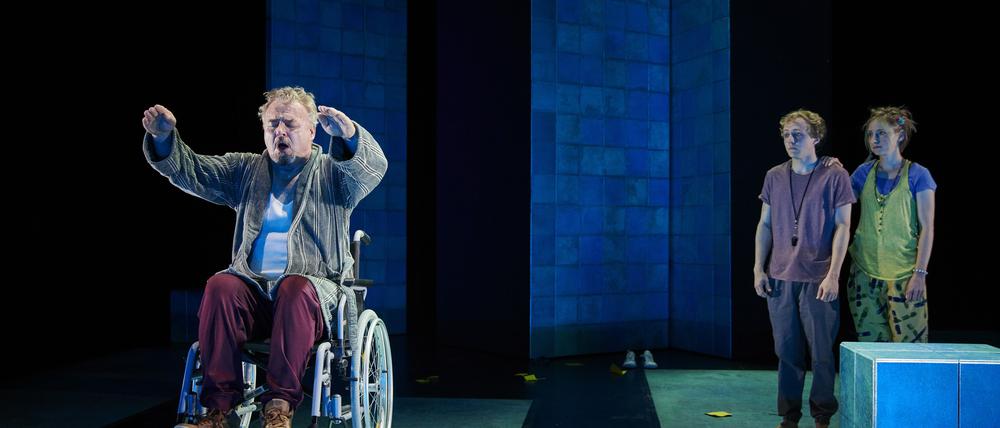 Einst Trainer, dann Trainierter. Oliver Breite (links) ist in „Am Horizont“ am Hans Otto Theater der demente Großvater des Jungen Janek.