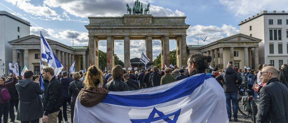 Am vergangenen Wochenende vor dem Brandenburger Tor. Philipp Peyman Engel vermisst breitere Proteste gegen den Hamas-Terror.
