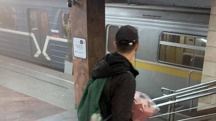 Zusammenstoß zweier Züge im Bahnhof Peschatniki auf der Linie 10 der Moskauer U-Bahn