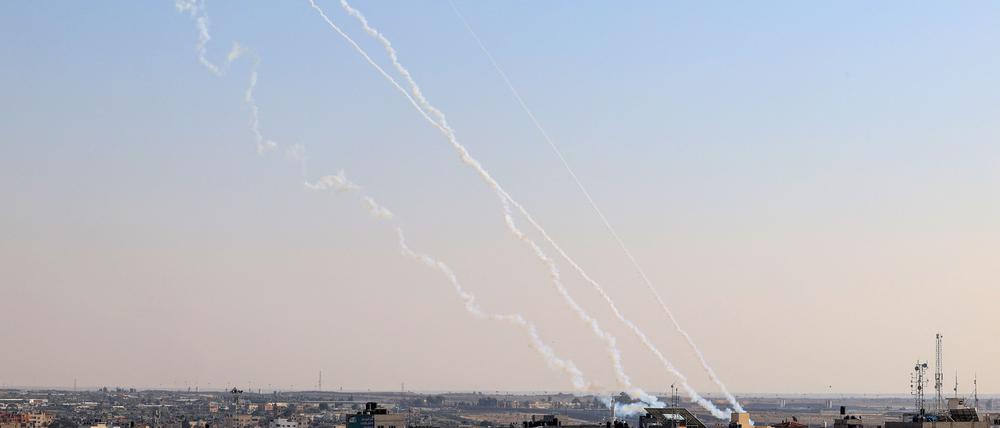 Raketen werden von Rafah in Gaza auf israelisches Territorium abgefeuert.
