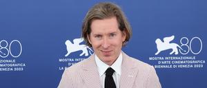 Wes Anderson, Regisseur aus den USA, kommt zu einem Fototermin für den Film «The Wonderful Story Of Henry Sugar» während der 80. Ausgabe der Filmfestspiele von Venedig. +++ dpa-Bildfunk +++