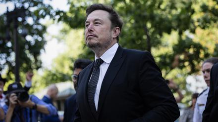Hat Elon Musk Anleger über Fähigkeiten und Sicherheit des Tesla-Autopiloten getäuscht?