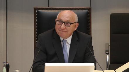 Alterspräsident Kurt Wansner (CDU) eröffnet die Plenarsitzung des Berliner Abgeordnetenhauses.