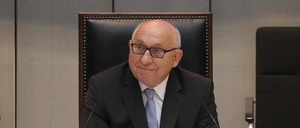 Alterspräsident Kurt Wansner (CDU) eröffnet die Plenarsitzung des Berliner Abgeordnetenhauses.