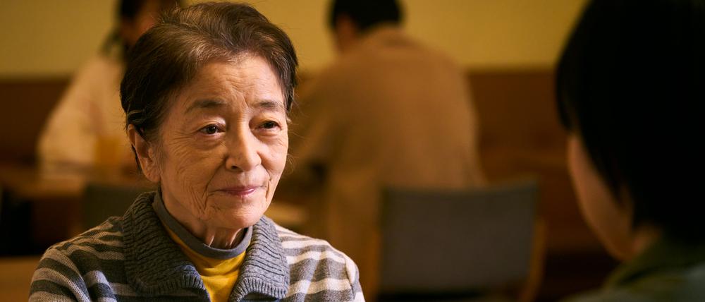 Michi (Chieko Baisho) möchte der nachfolgenden Generation nicht im Weg stehen – und fasst plötzlich neuen Lebensmtu.