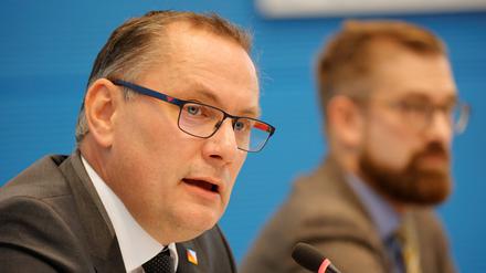Deutschland, Berlin, Pressekonferenz am Mittwoch, 11. Oktober 2023, mit dem AfD-Fraktionsvorsitzenden Tino Chrupalla zum Vorfall in Ingolstadt.