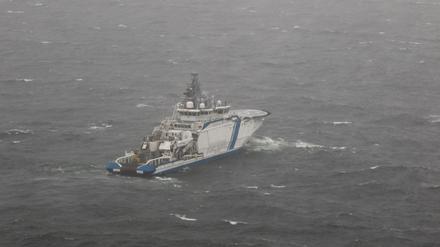 Das vom finnischen Grenzschutz zur Verfügung gestellte Bild zeigt das Offshore-Patrouillenschiff Turva des finnischen Grenzschutzes am 11. Oktober 2023 auf See in der Nähe der Stelle, an der die beschädigte Balticconnector-Gaspipeline im Finnischen Meerbusen geortet wird.