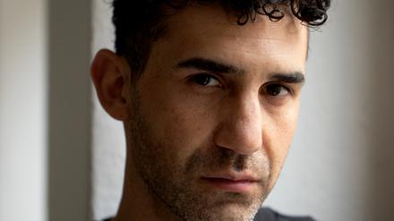 Der Berliner Schriftsteller Necati Öziri.  