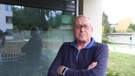 Rentner Bernd Lange aus Potsdam wartet seit Mai auf den Wohngeldbescheid.