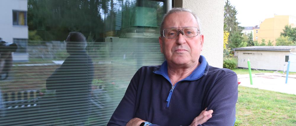 Rentner Bernd Lange aus Potsdam wartet seit Mai auf den Wohngeldbescheid.