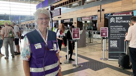 Birgitta Lenz ist ehrenamtliche Flughafen-Seelsorgerin.