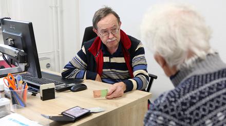 Ein Beratungsgespräch in den Räumen des Sozialwerks Potsdam.
